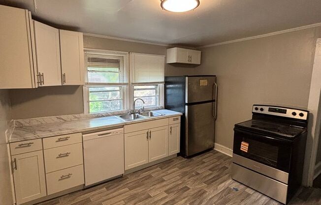Spacious 2 Bed House - Waiting for you to Call HOME! DEPOSIT-FREE Renting option thru OBLIGO! Deposit Alternative available.