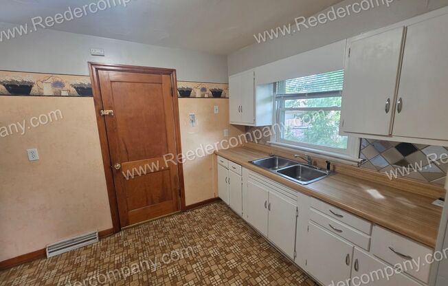 Spacious 2 bedroom 1 bathroom house