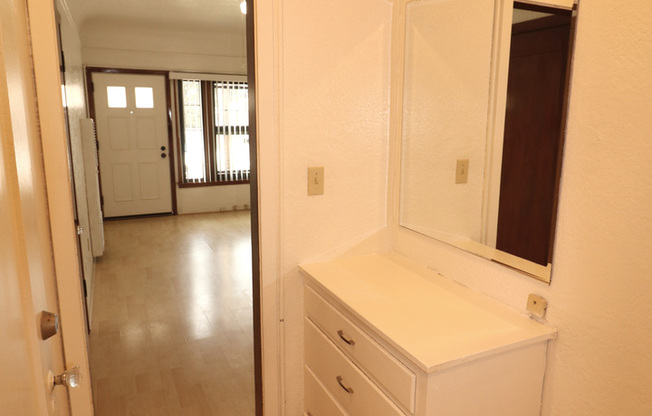 Studio, 1 bath, 375 sqft, $1,595, Unit 202