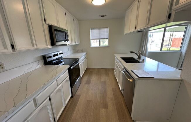 8007 Shasta Ave - Ranch Style 95758