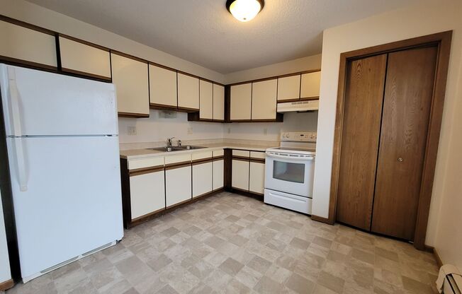 Great Marion Location. 2 bedroom 1 bath, heat and water paid