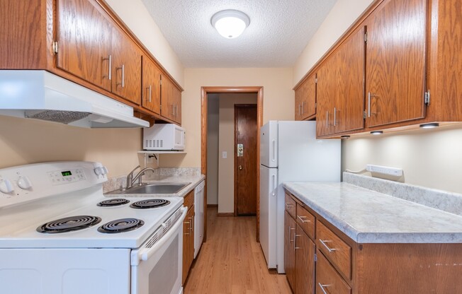 2 beds, 1 bath, 737 sqft, $1,299, Unit 667010