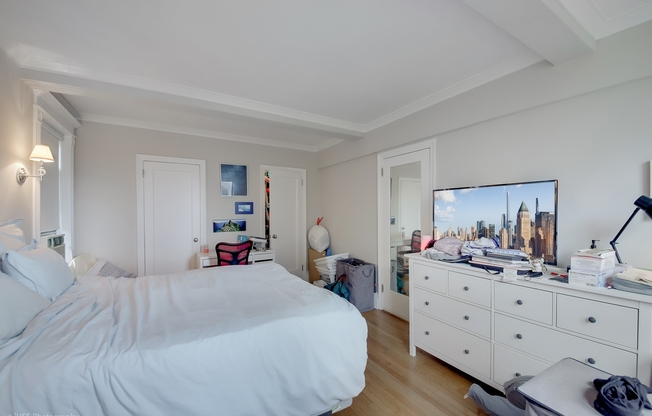 865 1 AVE