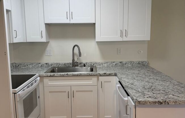 21701-21715-21727 Parthenia St Canoga Park, CA 91304