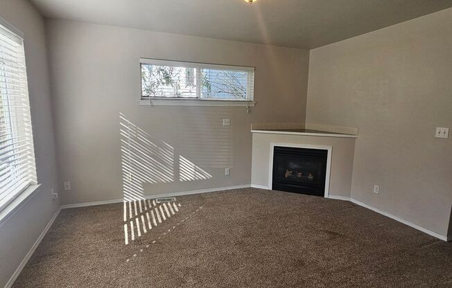 Beautiful Home with Mt. Rainier Views – Close to PSNS & Ferries