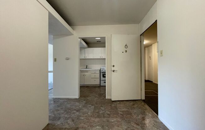 Burlingame - 2 Bedroom, Parking & Close to transportation