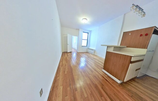 1 bed, 1 bath, $2,600, Unit 4B