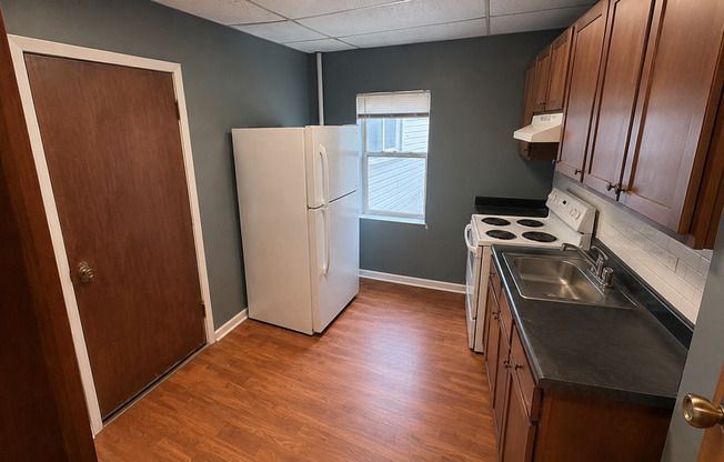 Studio and 1 Bedroom Apartments Available