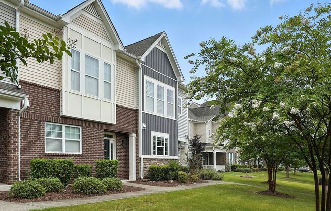 ABSOLUTELY GEORGOUS 2 STORY TOWNHOUSE IN CARY