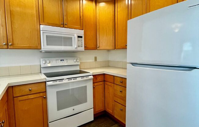 3 beds, 2 baths, $2,200, Unit UNIT B105