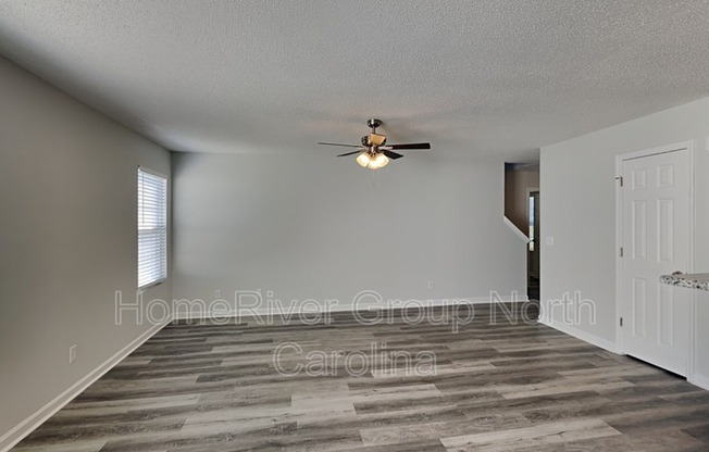 1016 MDW OAK DR