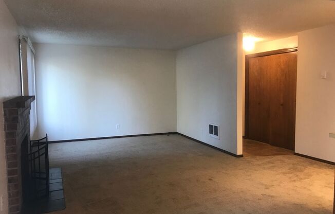 2 beds, 1 bath, 900 sqft, $1,549