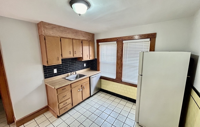 2 beds, 1 bath, 984 sqft, $2,400, Unit 2