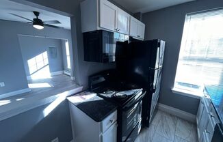 3 beds, 1 bath, $1,300, Unit Unit 3