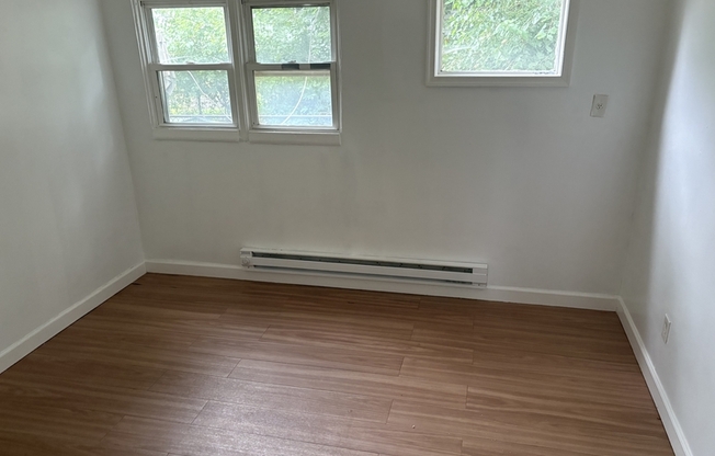 2020 WOODLYNNE AVE