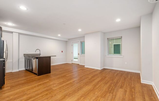 1 bed, 1 bath, 750 sqft, $1,595, Unit 105