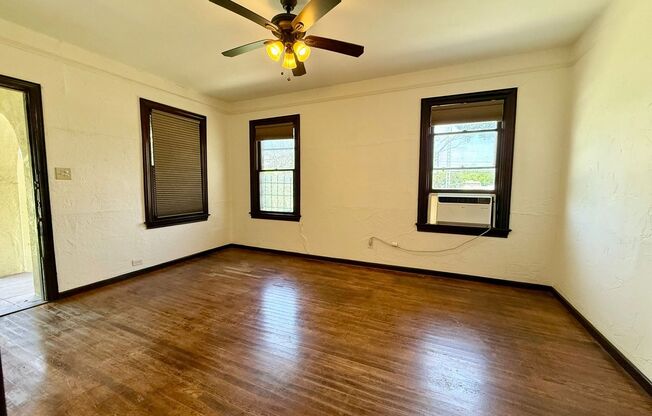 810 W Craig Pl #103.