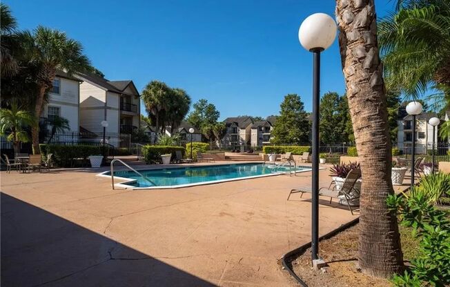 1/1 Condo available on Plaza. Close to Mall at Millenia, Orlando