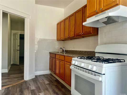 3 beds, 1 bath, 1,100 sqft, $2,900