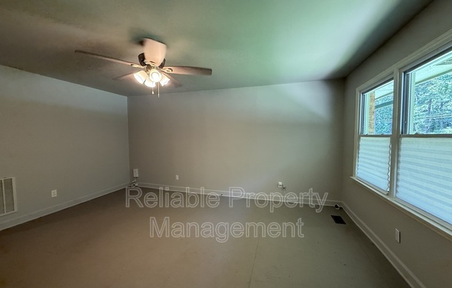 725 LOCUST LN