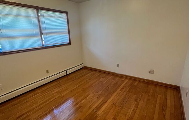 2 beds, 1 bath, 903 sqft, $1,240, Unit G-2