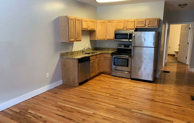 5 beds, 2 baths, $2,595, Unit 24