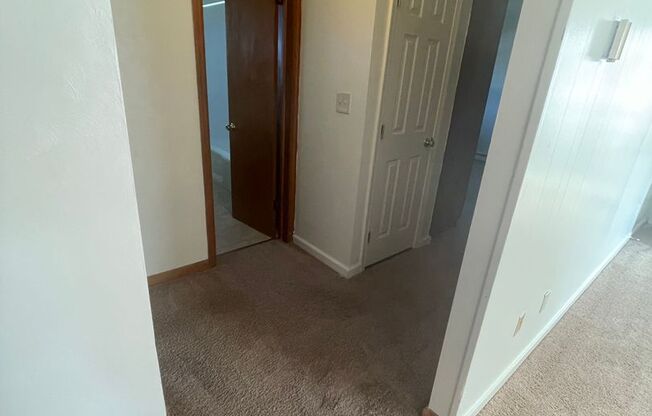 2 beds, 1 bath, 903 sqft, $1,140, Unit H-3