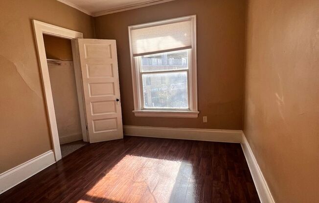 2407-2409 N. Farwell Ave.