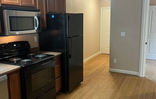 2 beds, 2 baths, $2,100, Unit 336