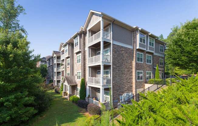 The Oaks at Johns Creek - Building exterior