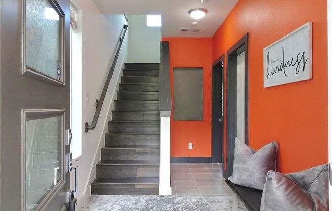 Gorgeous Three Bedroom Townhome!