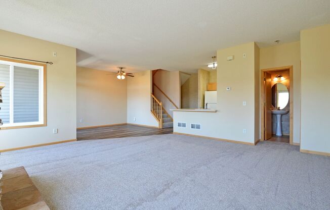 Spacious 2 Bed, 2 Bath Townhome with Abundant Natural Light in Cottage Grove. Available April 1