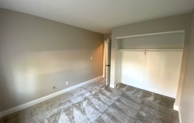 2 beds, 1 bath, 807 sqft, $750, Unit Unit 2-112