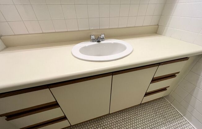 Studio, 1 bath, 375 sqft, $1,385, Unit 620-101