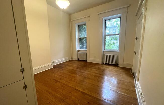 330 W 22 ST