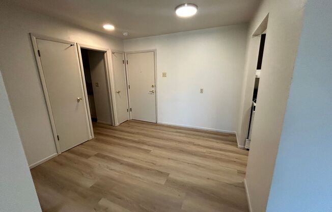 1 bed, 1 bath, $995, Unit 342