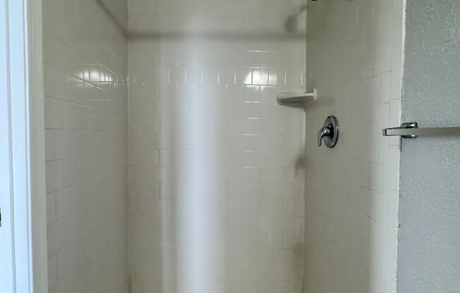 3 beds, 2 baths, 900 sqft, $1,500, Unit 1324-3F