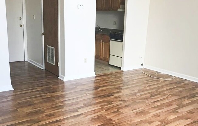 Studio, 1 bath, 450 sqft, $740, Unit 201