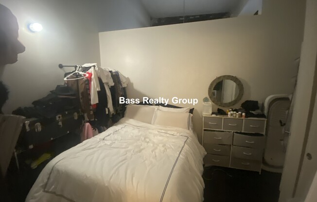 5021 N KENMORE