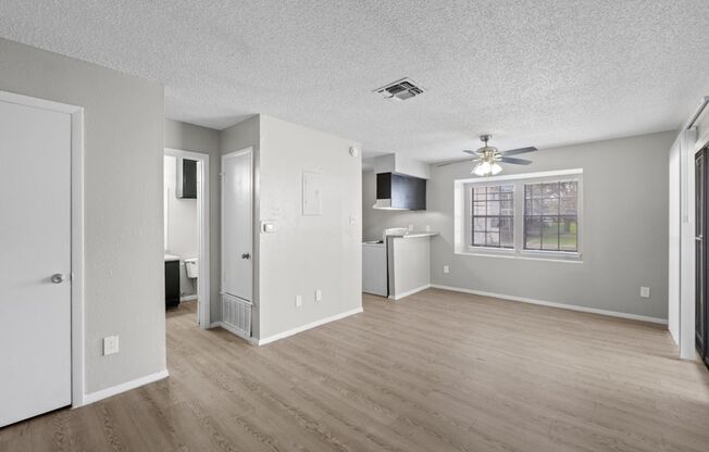 Studio, 1 bath, 400 sqft, $1,000, Unit 219