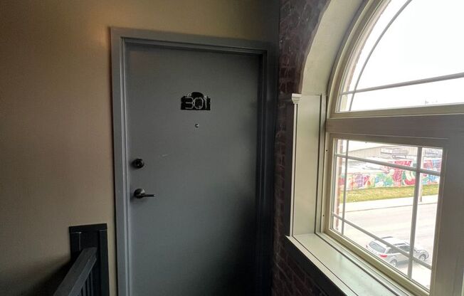 1 bed, 1 bath, 650 sqft, $1,295, Unit Unit 301 A650 Corner Unit w/Nook and Downtown View