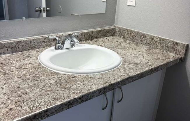 2 beds, 1 bath, 867 sqft, $1,285, Unit 601 I201