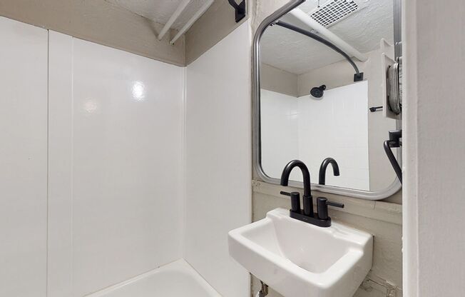 Studio, 1 bath, 290 sqft, $1,150, Unit B-1