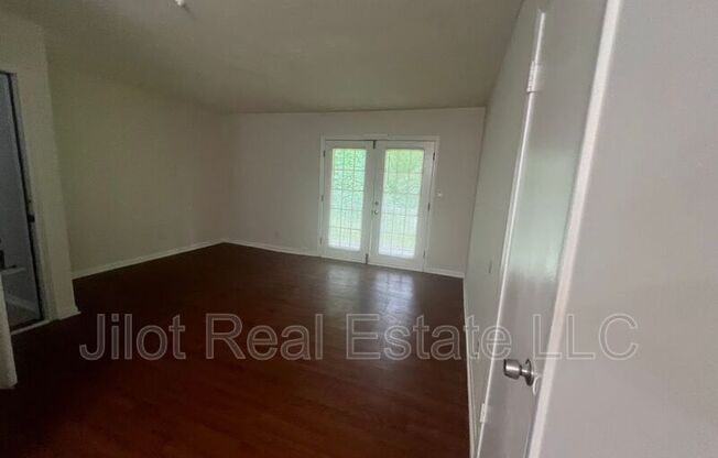 2711 Fairlee Drive Unit C3