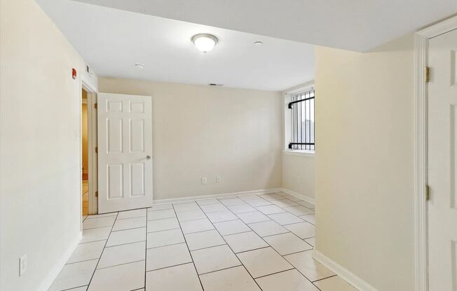 4 beds, 2 baths, $1,925, Unit Unit 13