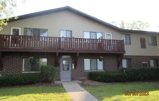 2 beds, 1 bath, $1,075, Unit 15621 - 03