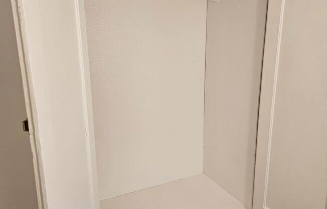 Studio, 1 bath, 337 sqft, $1,179, Unit 23