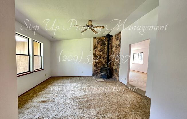 Cozy All Electric, 3 Bed 2 Bath Home in Phoenix Lake Estates!