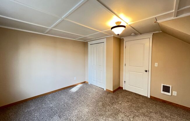 2 beds, 1 bath, $1,595, Unit Unit C-20