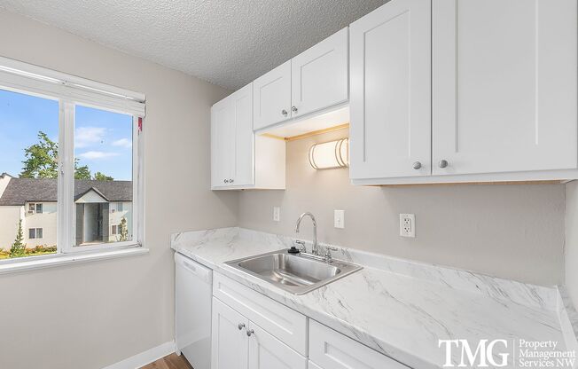 3 beds, 1 bath, 943 sqft, $1,550, Unit 37